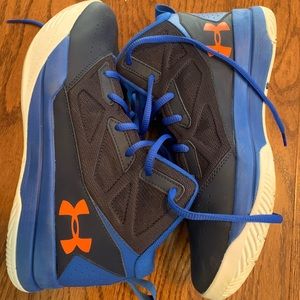 Under Armour boys Basketball sneakers size 6.5Y